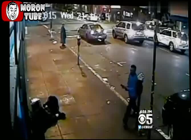 Video :Malfrat randomly strikes a homeless man with an iron rod (shock)